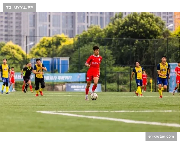 业余足球联赛引入“传中精准度”挑战赛，推动基层技术训练